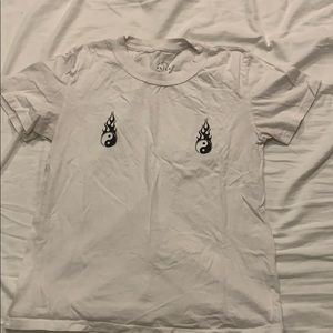 White T-shirt with Yin-yang